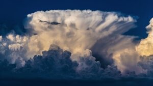 Photo pour illustrer la prière de la newsletter - photo d'un nuage que l'on souhaiterait contempler